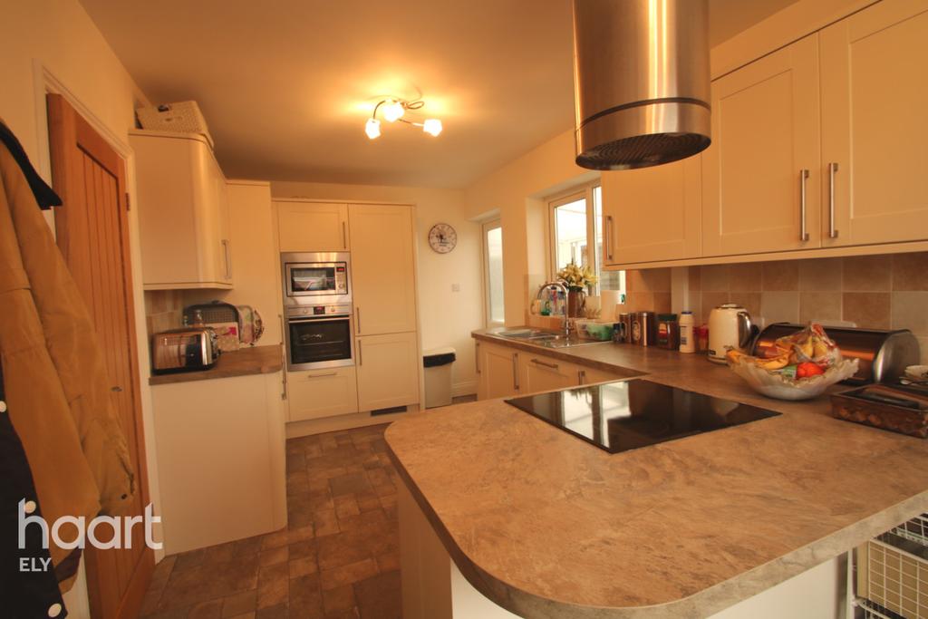 Wood Lane, Stretham 3 bed bungalow £325,000