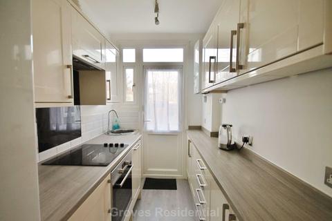 18 Blakes Terrace, New Malden, KT3 6ET