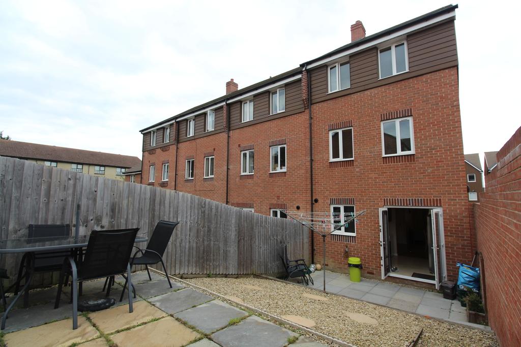 Marlstone Close, Gloucester, GL4 4 bed apartment £215,000