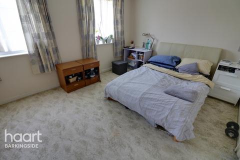 11 Regency Close, Chigwell, IG7 5NY