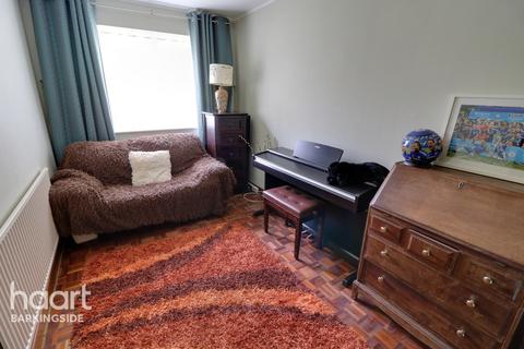 11 Regency Close, Chigwell, IG7 5NY
