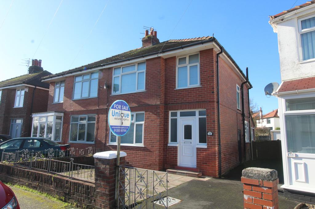 Gretna Crescent, ThorntonCleveleys... 3 bed semidetached house £125,000