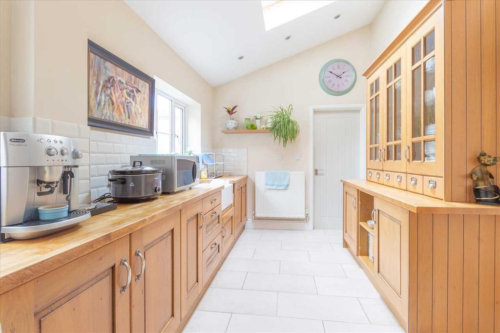 Station Road, Burton Latimer 3 bed terraced house £215,000