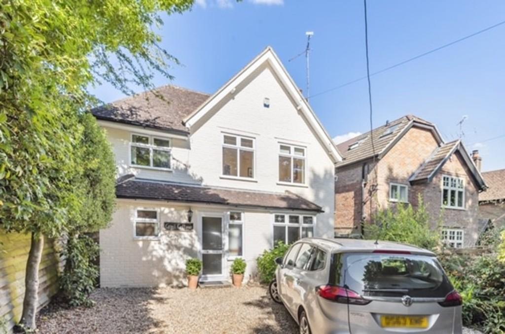 Holdfast Lane, Haslemere 4 bed detached house £700,000
