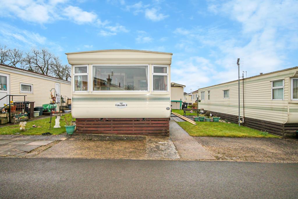 Fourth Avenue Shaws Trailer Park... 2 bed park home £40,000