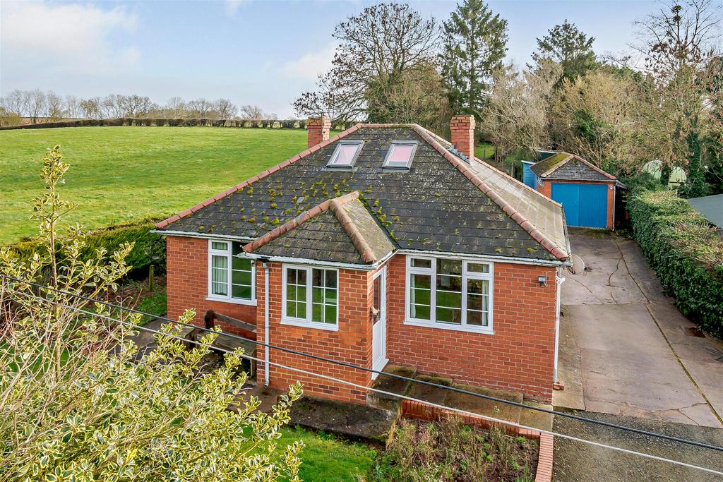The Glen, Preston Wynne... 5 bed bungalow £380,000