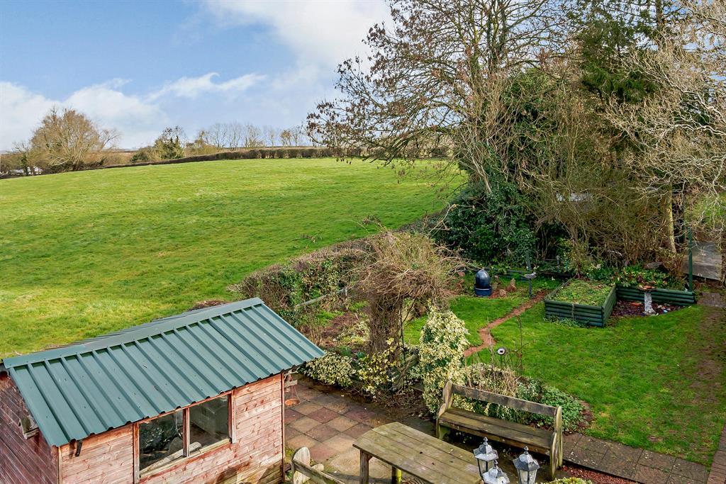 The Glen, Preston Wynne... 5 bed bungalow £380,000