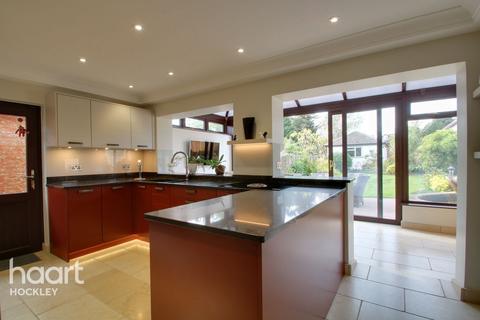 4 Hillside Avenue, Hockley, SS5 4NN