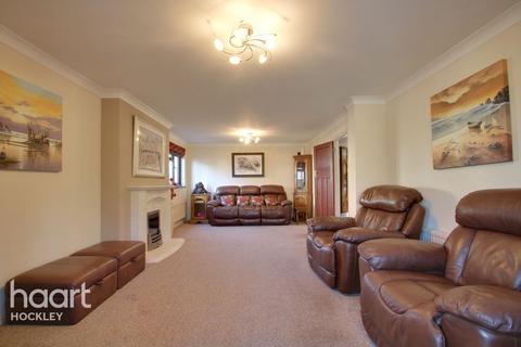 4 Hillside Avenue, Hockley, SS5 4NN