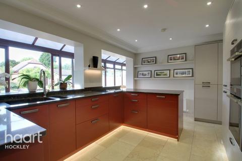 4 Hillside Avenue, Hockley, SS5 4NN
