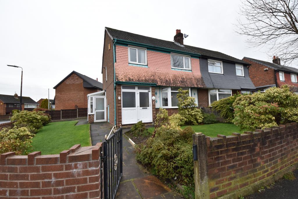 Woodhouse Road, Davyhulme, M41 3 bed semidetached house £250,000