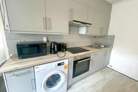 2 bedroom maisonette to rent, Westridge Road, Southampton