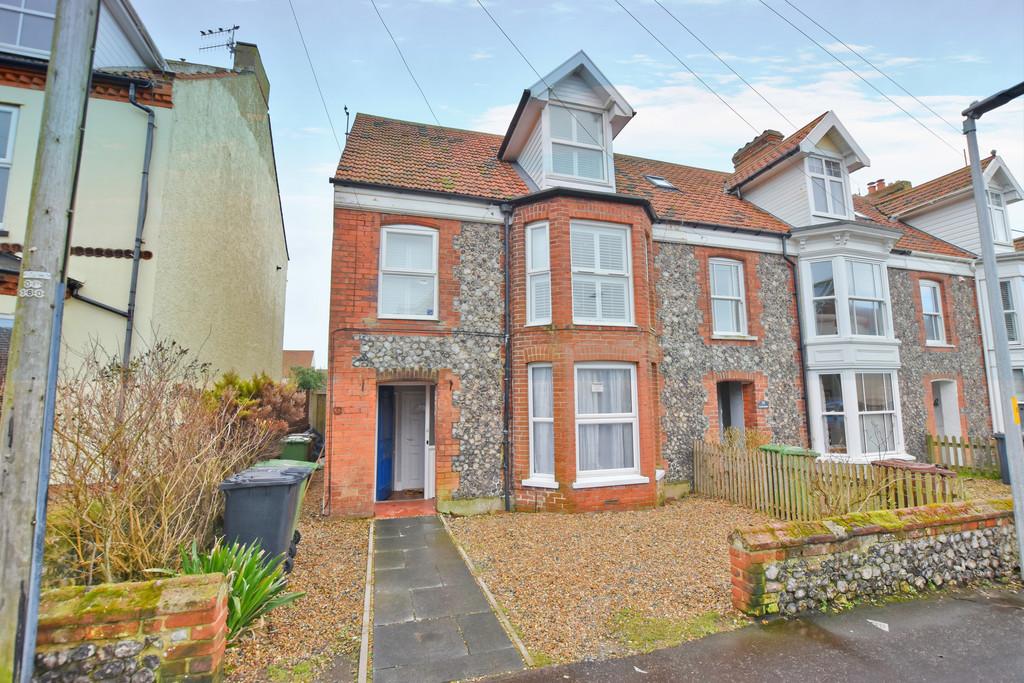 Cliff Road, Sheringham 1 bed ground floor flat £595 pcm (£137 pw)
