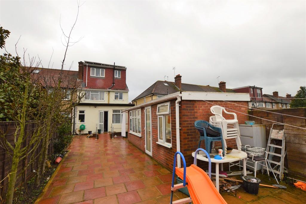 Ennismore Avenue, Greenford 4 bed semidetached house £629,950