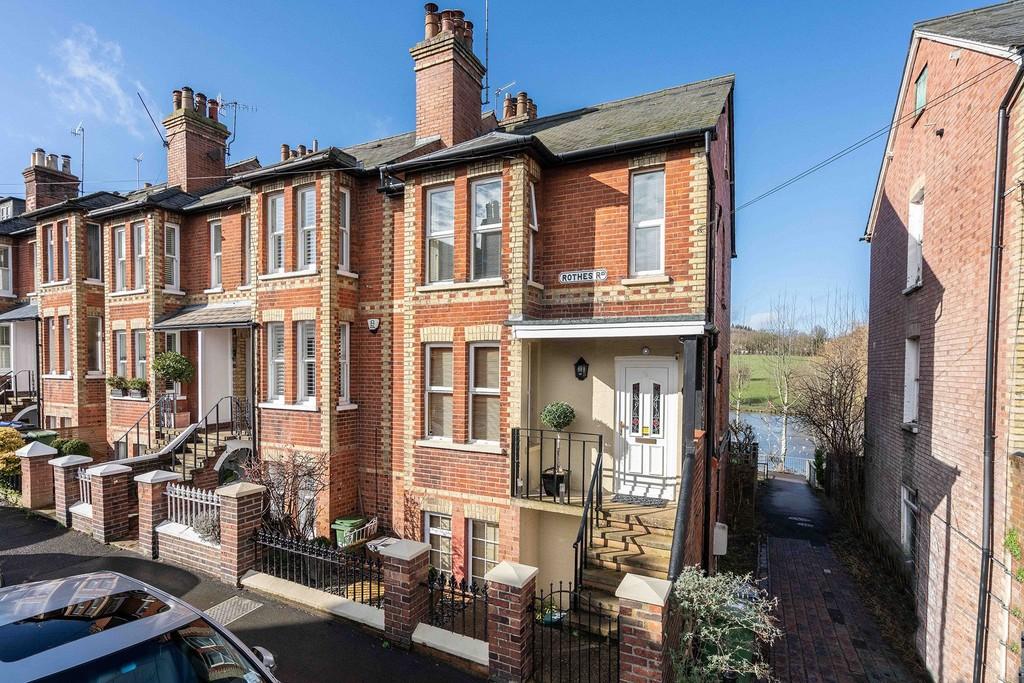 Rothes Road, Dorking 3 bed end of terrace house £675,000