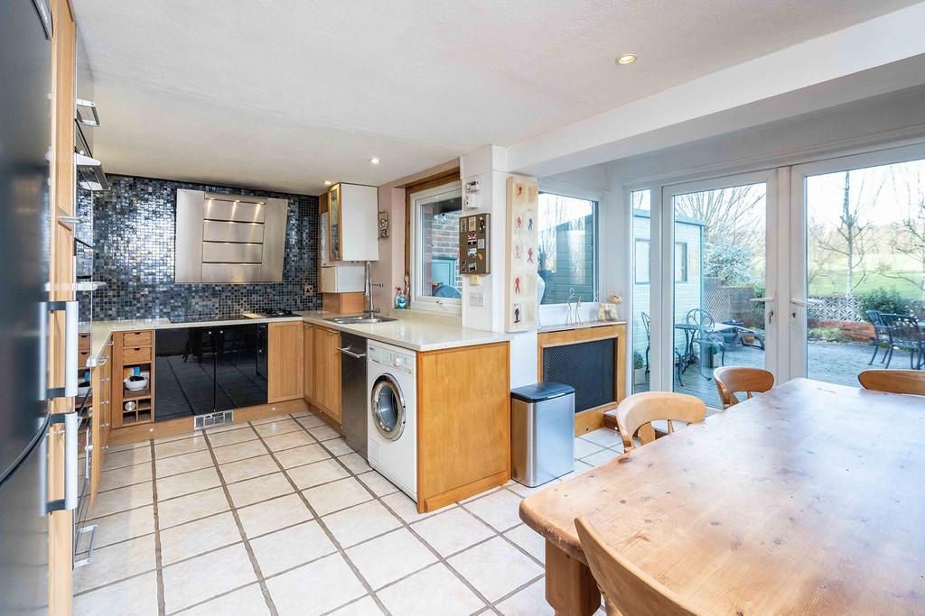 Rothes Road, Dorking 3 bed end of terrace house £675,000