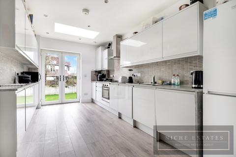 5 bedroom semi-detached house to rent - Oakdene Park, West Finchley, London, N3 - SHARERS WELCOME
