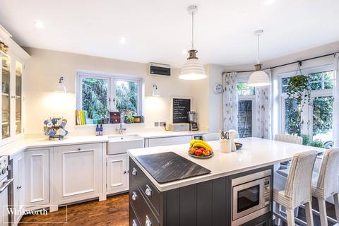 84 Cliddesden Road, Basingstoke, RG21 3ER