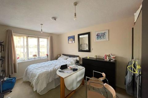 8 Falcon Way, London, NW9 5DT