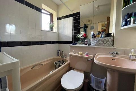 8 Falcon Way, London, NW9 5DT