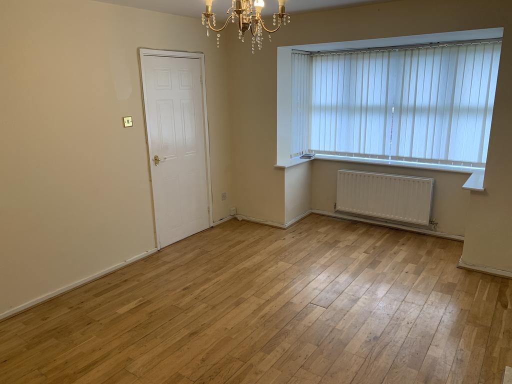 Weston Drive, Bilston, Wolverhampton W14 4 bed detached house £895