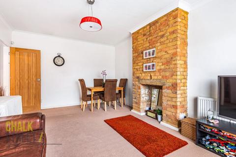 10 Chelsworth Drive, Romford, RM3 0ES