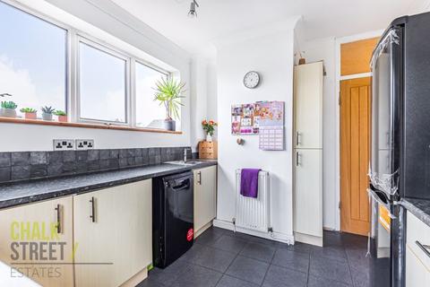 10 Chelsworth Drive, Romford, RM3 0ES