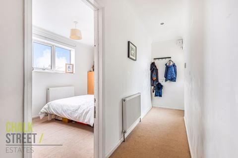 10 Chelsworth Drive, Romford, RM3 0ES