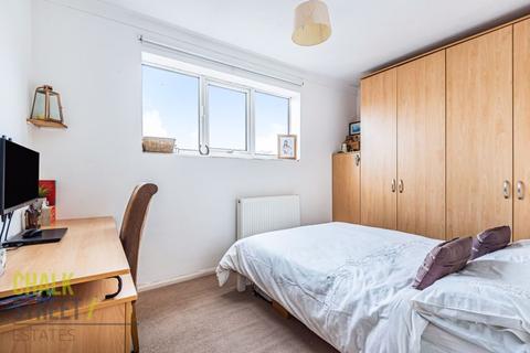 10 Chelsworth Drive, Romford, RM3 0ES