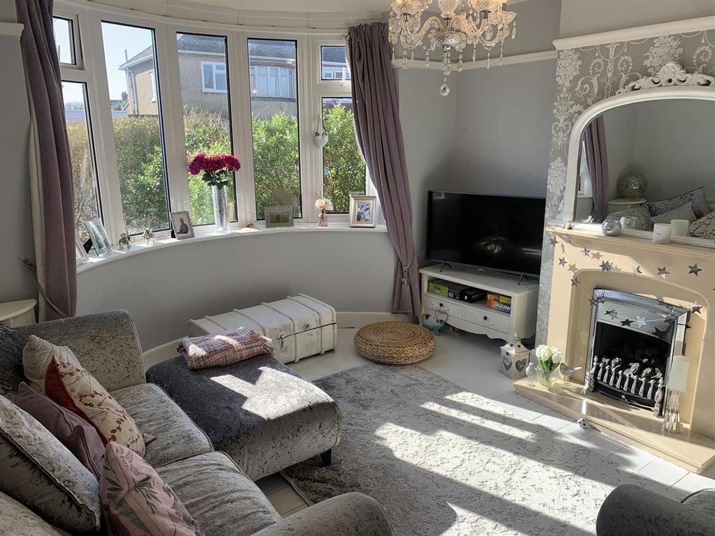 Dennis Road, Weymouth 3 bed semidetached house £310,000