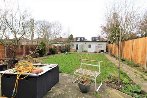 6 bedroom semi-detached house for sale, Inglehurst Gardens, Ilford