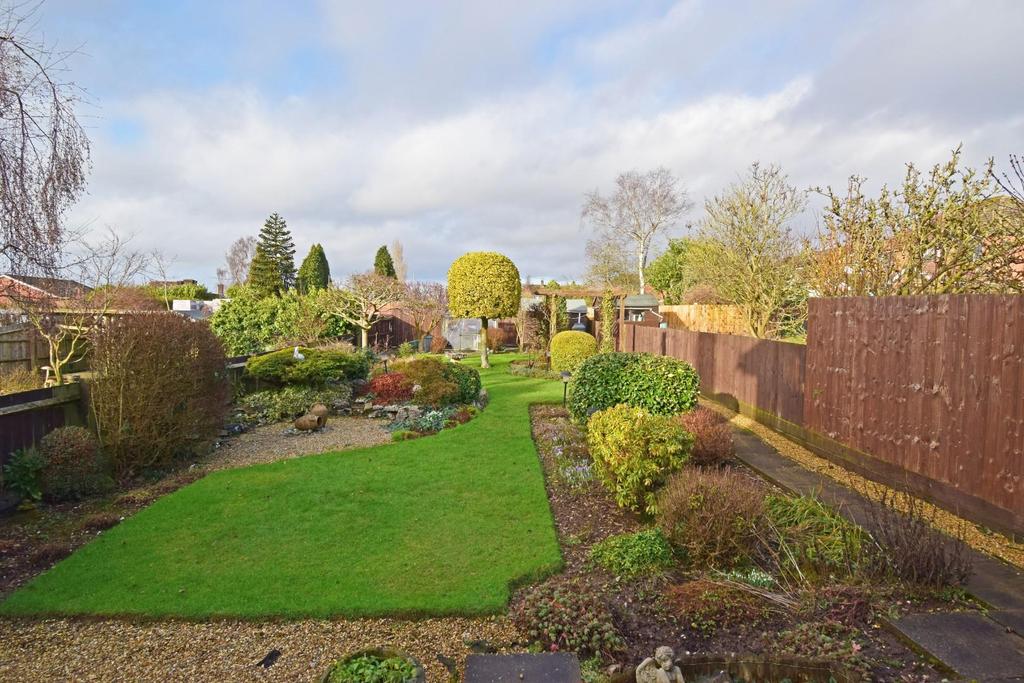5 Hazelton Road, Marlbrook... 3 bed detached house £350,000