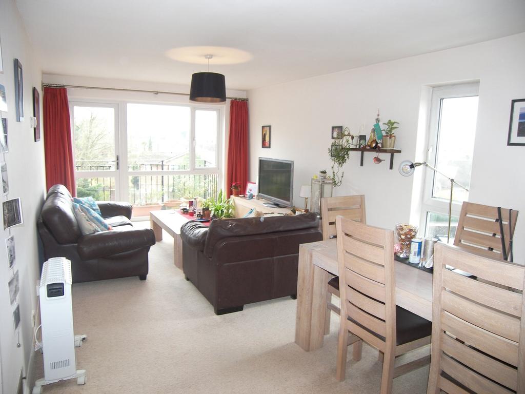 Hawkshead Road, Potters Bar, EN6 2 bed apartment £360,000
