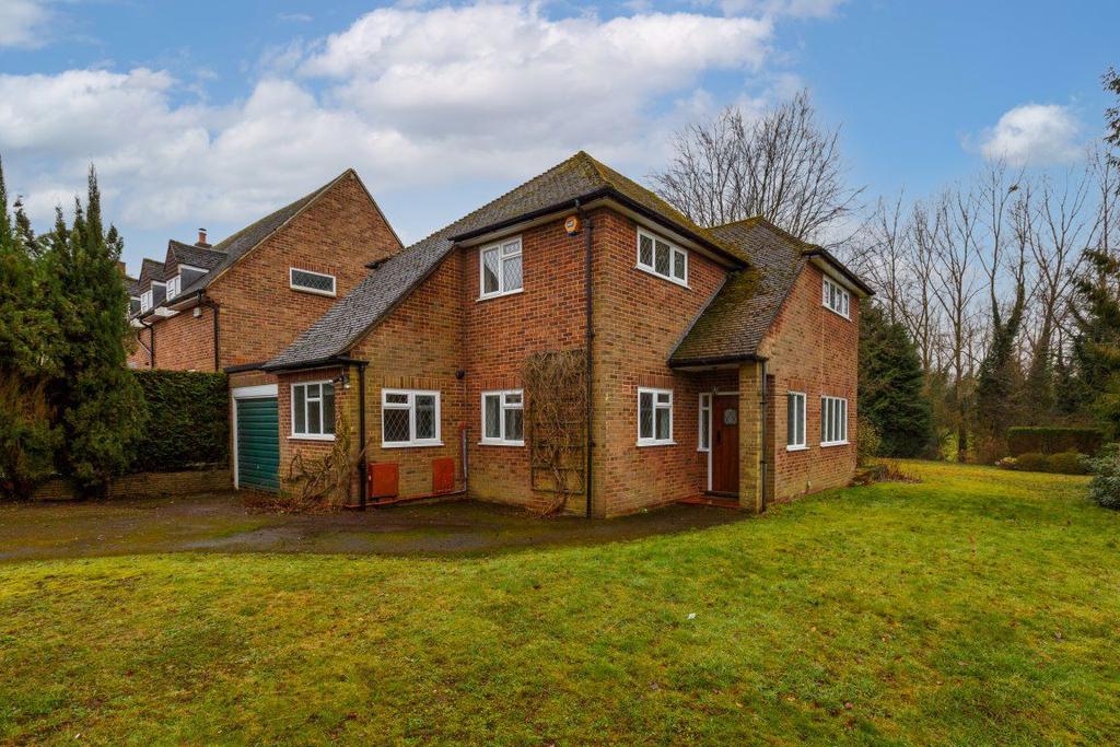 Sundridge Kent TN14 6EB 3 bed detached house £2,500 pcm (£577 pw)