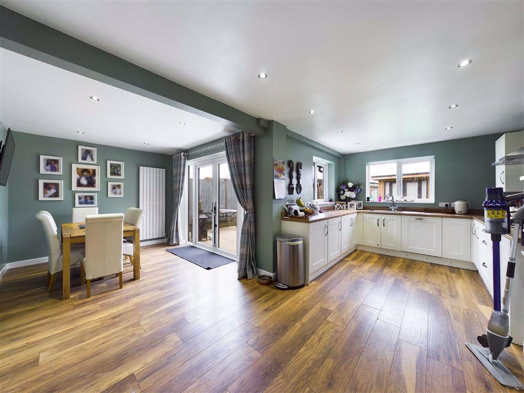 Fieldfare, Abbeydale, Gloucester 4 bed detached house £340,000