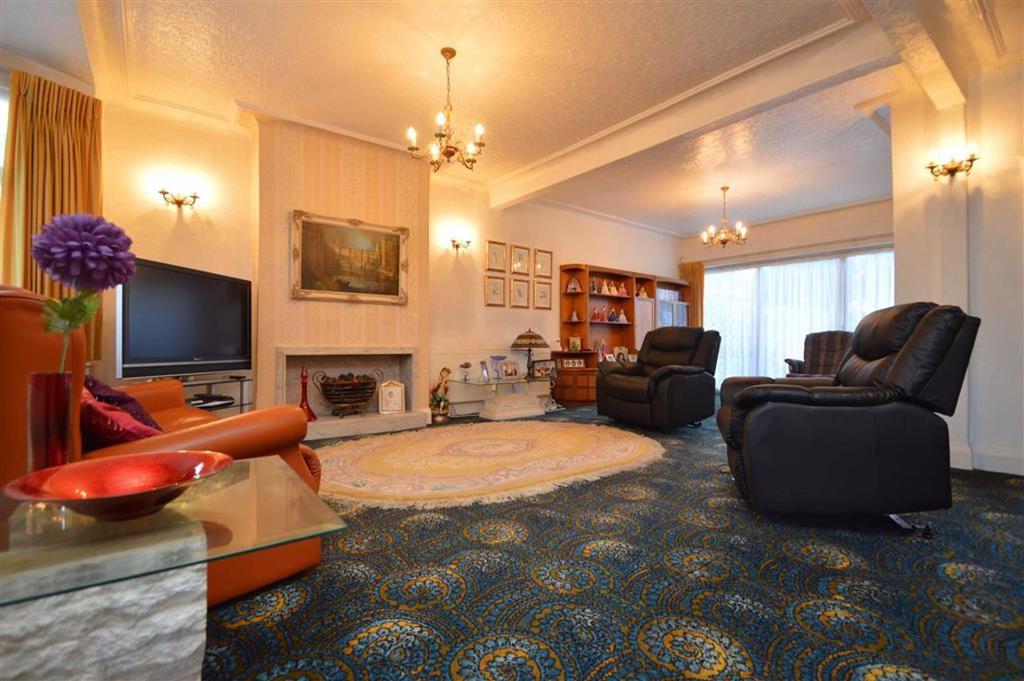 Redbridge Lane East, Redbridge, Essex, IG4 4 bed semidetached house
