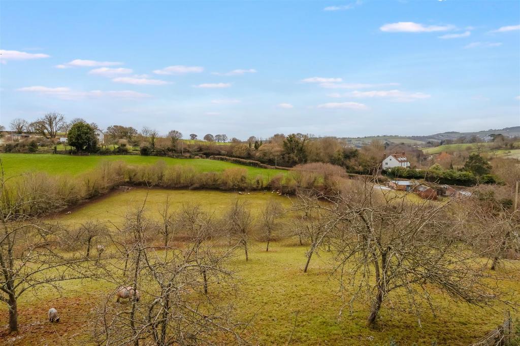 A 9 - Netherton, Redland Lodge - 210211.jpg