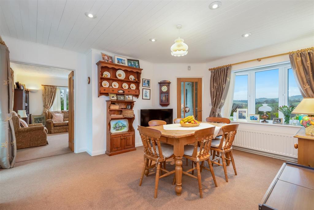 A 17 - Netherton, Redland Lodge - 210211.jpg