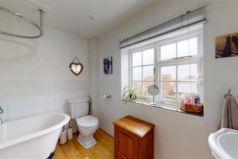 1, Parsonage Oast Collards Close, Monkton, Ramsgate, CT12 4JS