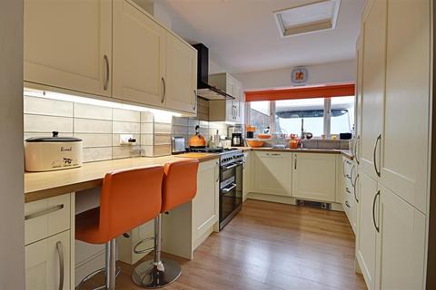 35 Amanda Close, Bexhill-on-sea, TN40 2TB