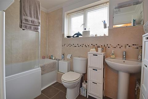 35 Amanda Close, Bexhill-on-sea, TN40 2TB