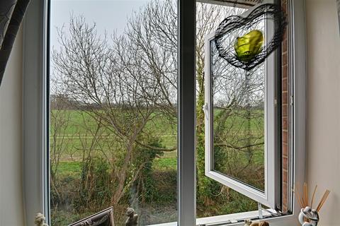 35 Amanda Close, Bexhill-on-sea, TN40 2TB