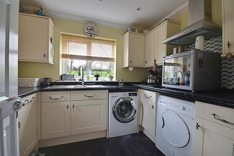 35 Amanda Close, Bexhill-on-sea, TN40 2TB