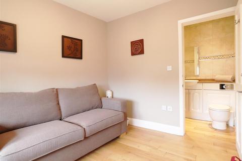 16 Plaxtol Road, Erith, DA8 1NL