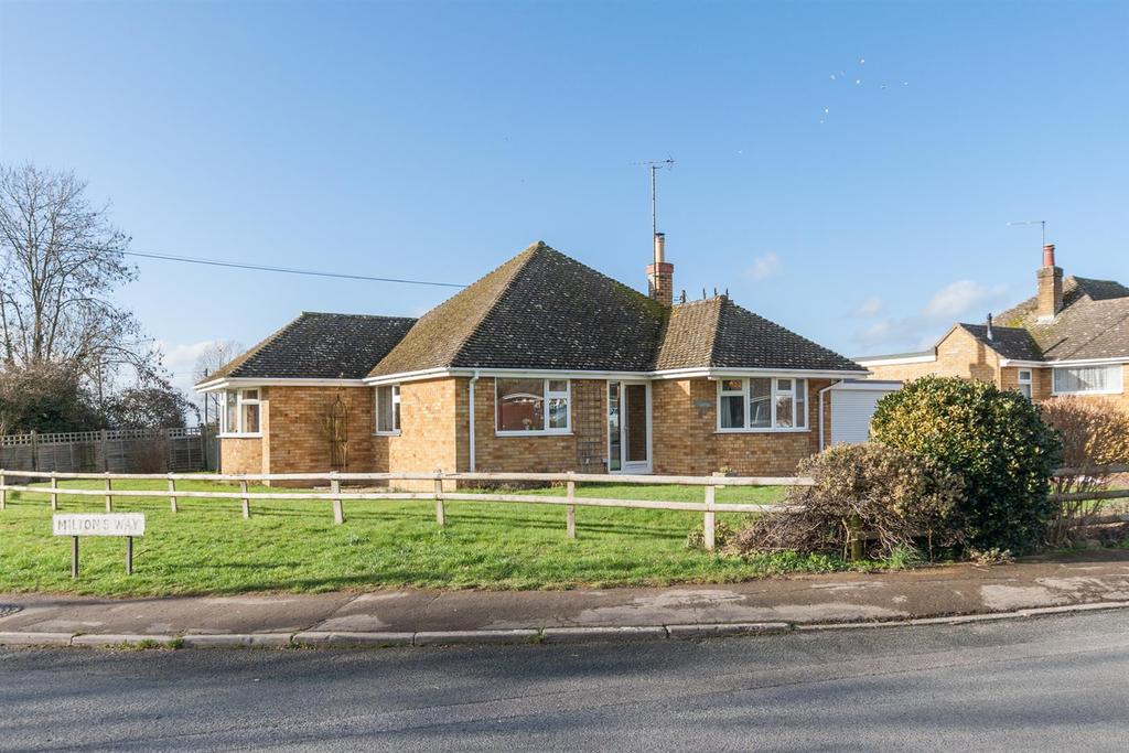 Miltons Way, Royal Wootton Bassett SN4 7 2 bed detached bungalow for sale £365,000