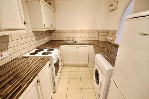 67 Farriers Close, Swindon, SN1 2QX