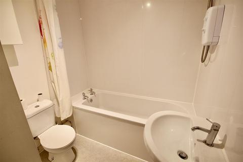 67 Farriers Close, Swindon, SN1 2QX