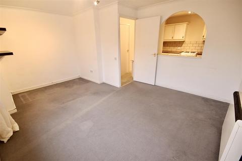 67 Farriers Close, Swindon, SN1 2QX