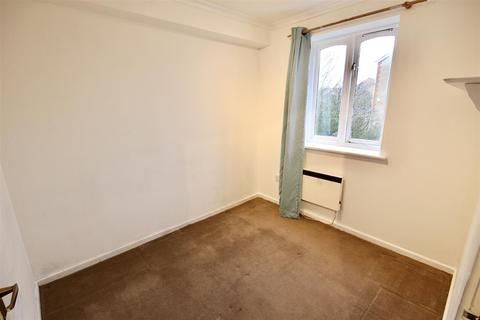 67 Farriers Close, Swindon, SN1 2QX