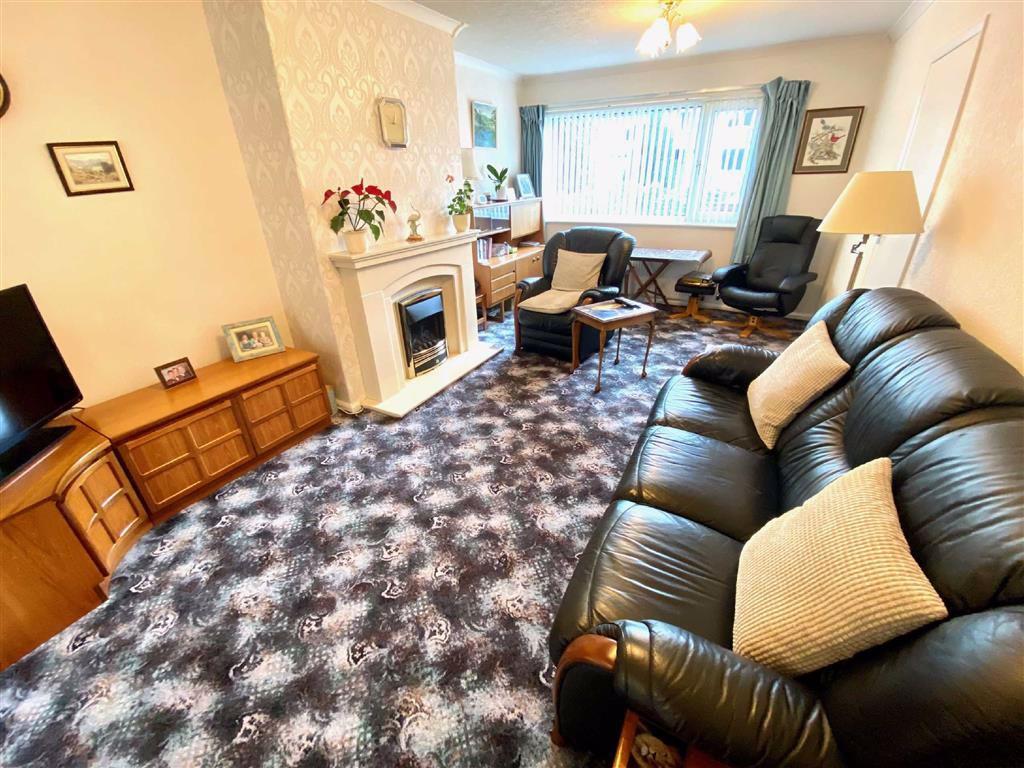 Rowley Lane, Lepton, Huddersfield, HD8 3 bed semidetached house £225,000